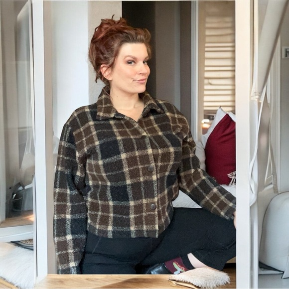 Cozy checked unisex button down fleece from the 90’s. - Picture 3 of 5